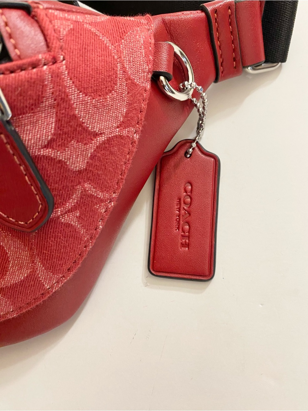 Coach Warren Mini Belt Bag in red signature denim. NWT R$328 Unisex - Picture 4 of 5